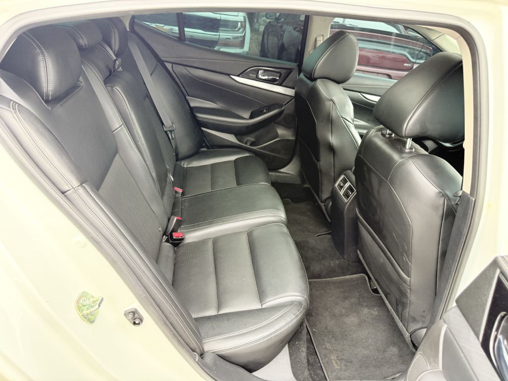 2017 Nissan Maxima Image 23