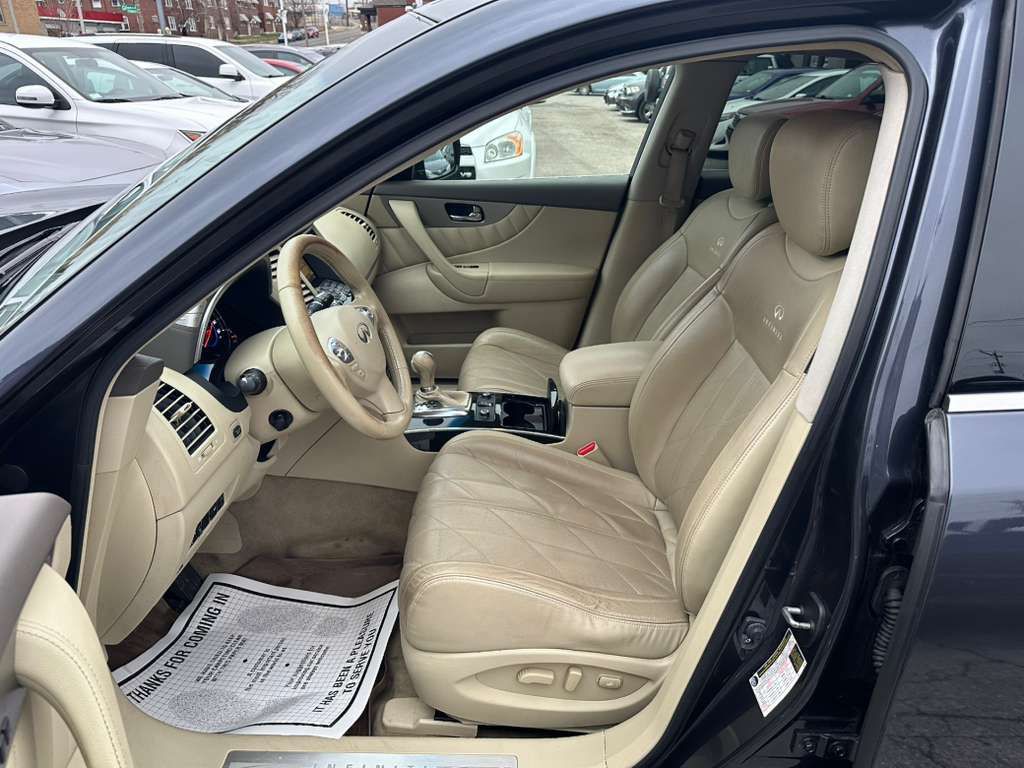 2011 INFINITI FX35 Image 10