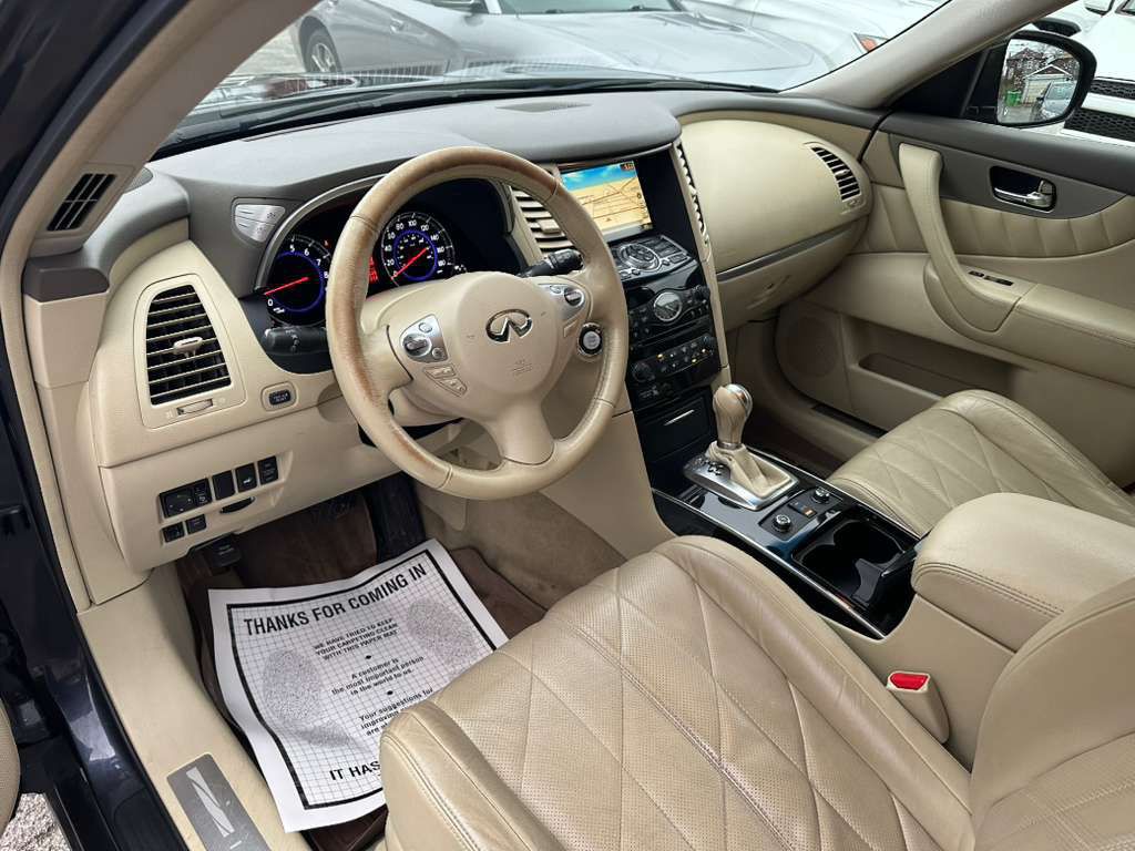 2011 INFINITI FX35 Image 11