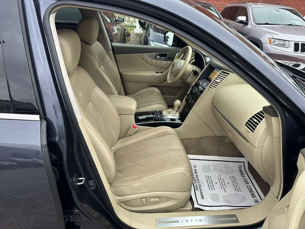 2011 INFINITI FX35 Image 12