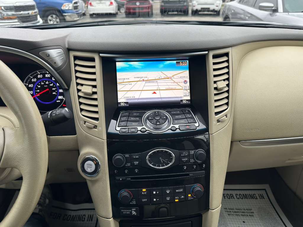 2011 INFINITI FX35 Image 17