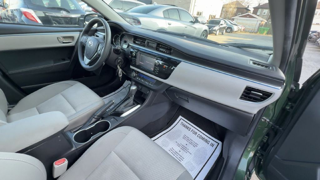 2015 Toyota Corolla Image 18