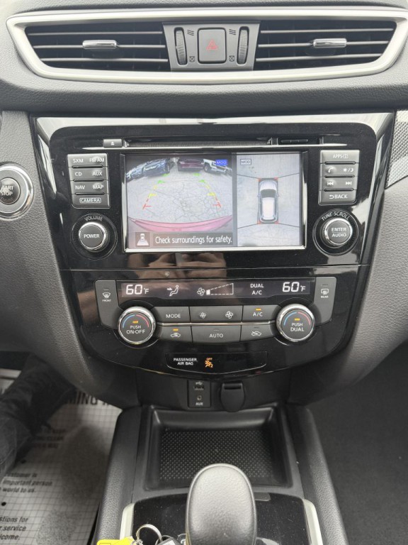 2016 Nissan Rogue Image 16