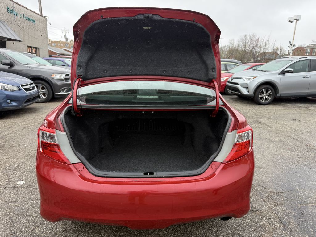 2012 Toyota Camry Image 8