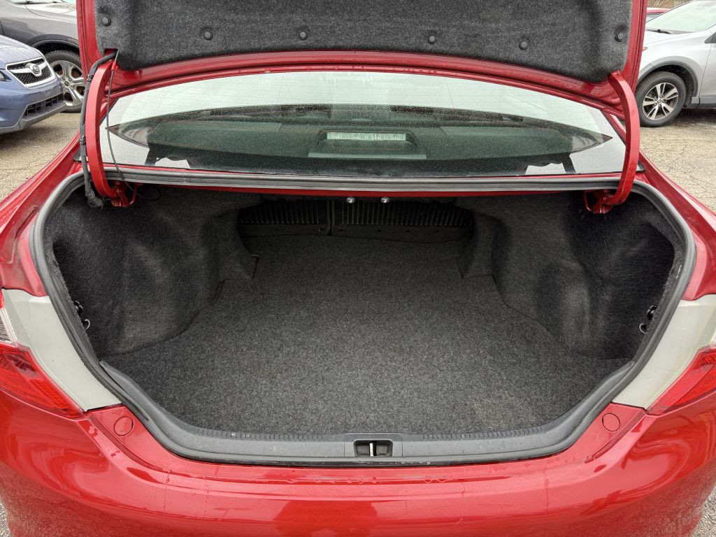 2012 Toyota Camry Image 9