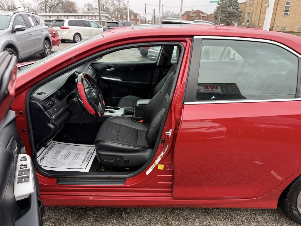 2012 Toyota Camry Image 11