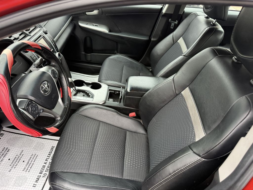 2012 Toyota Camry Image 13