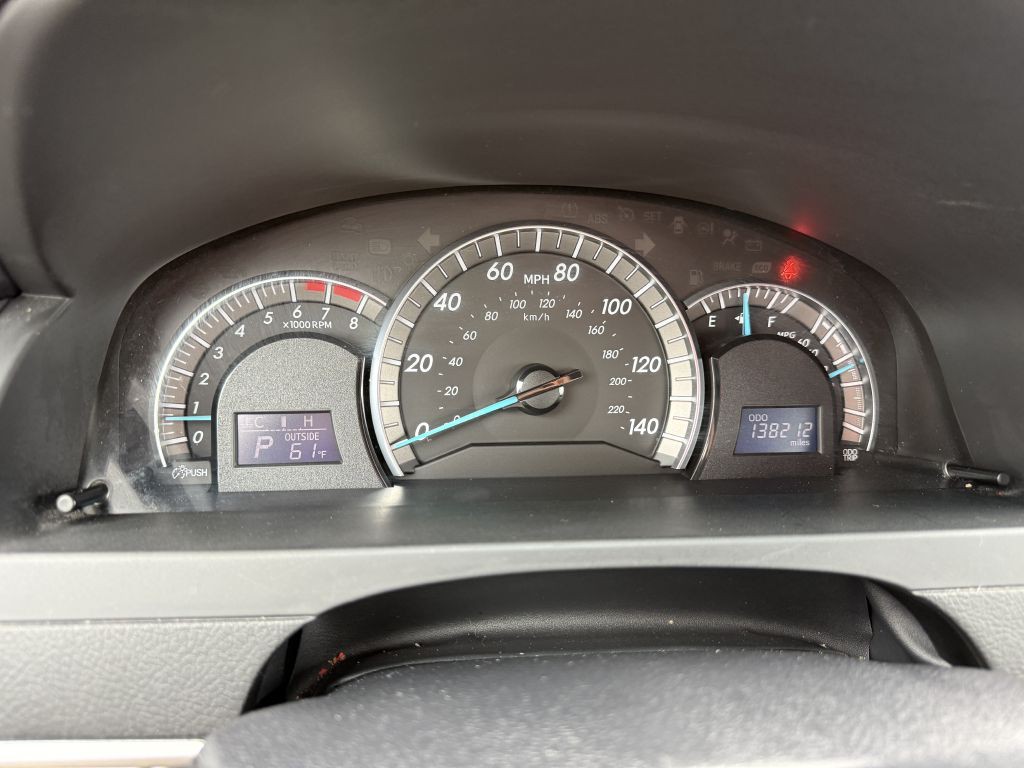 2012 Toyota Camry Image 15