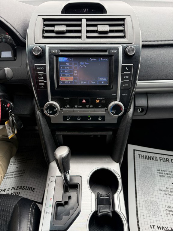 2012 Toyota Camry Image 16