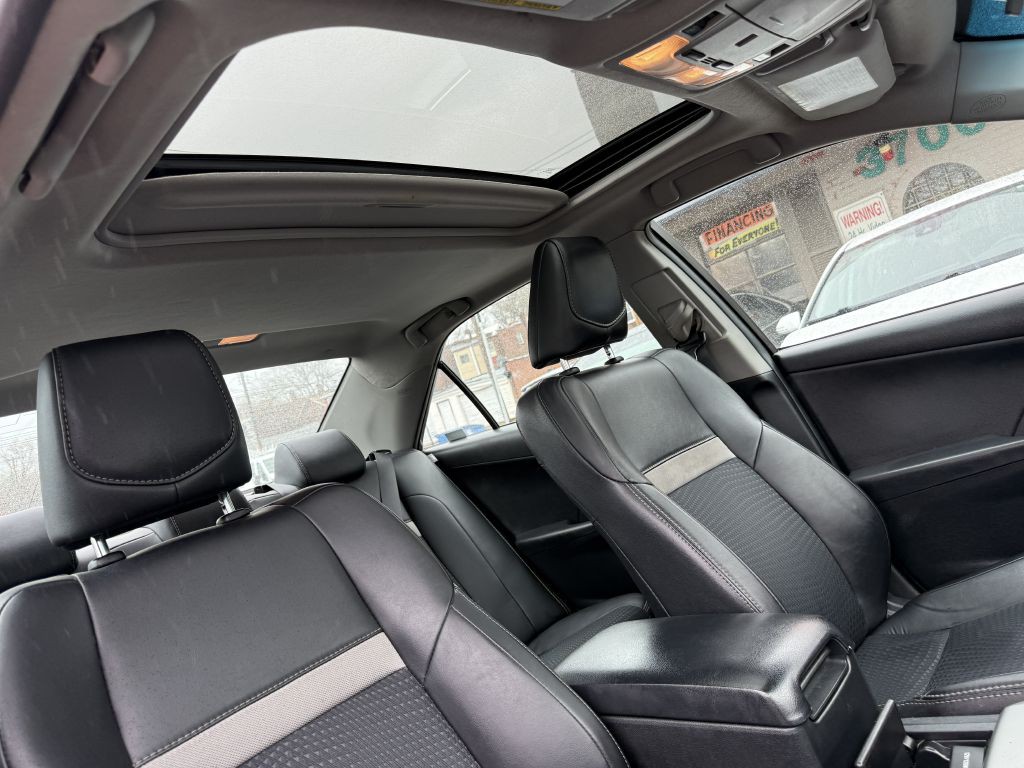 2012 Toyota Camry Image 17