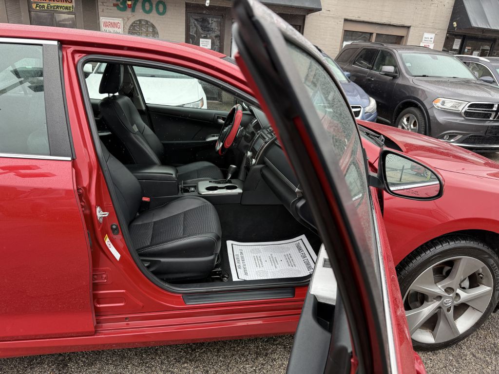 2012 Toyota Camry Image 18