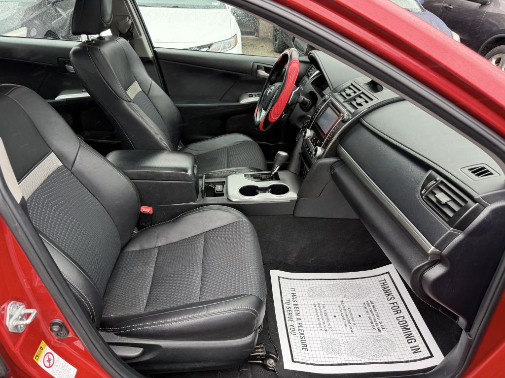 2012 Toyota Camry Image 19
