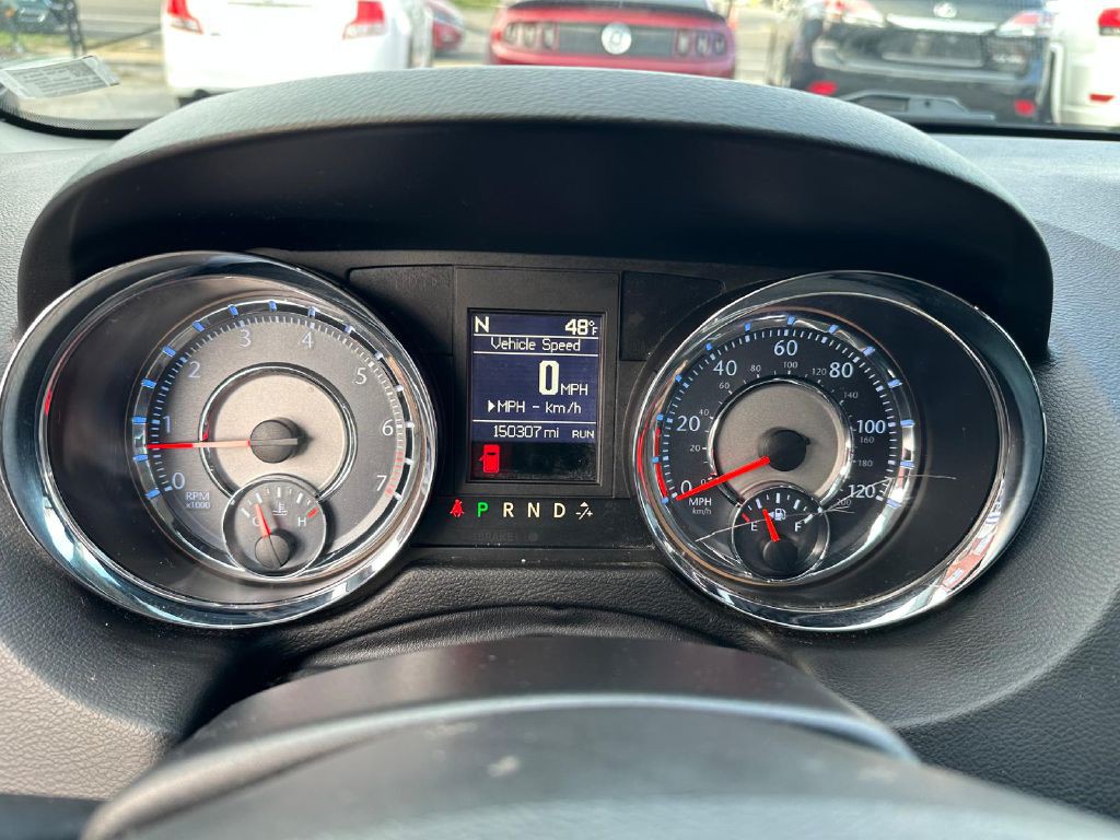 2015 Chrysler Town & Country Image 15