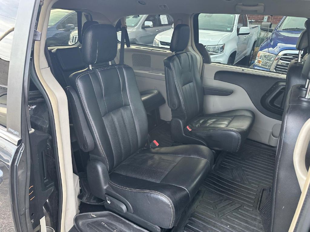 2015 Chrysler Town & Country Image 20