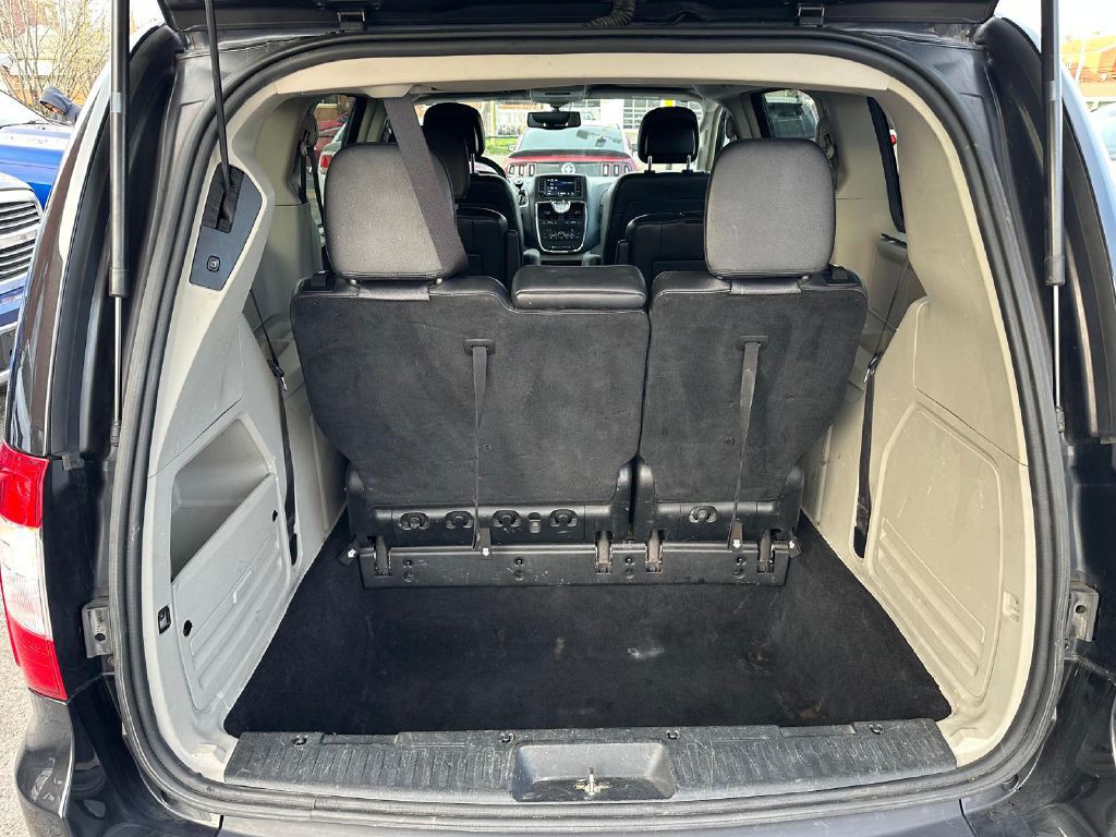 2015 Chrysler Town & Country Image 23