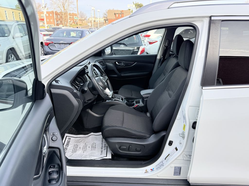 2018 Nissan Rogue Image 11