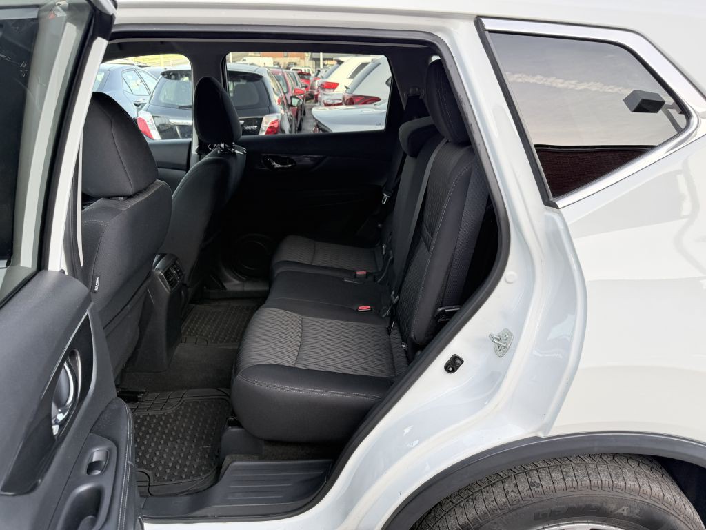 2018 Nissan Rogue Image 17