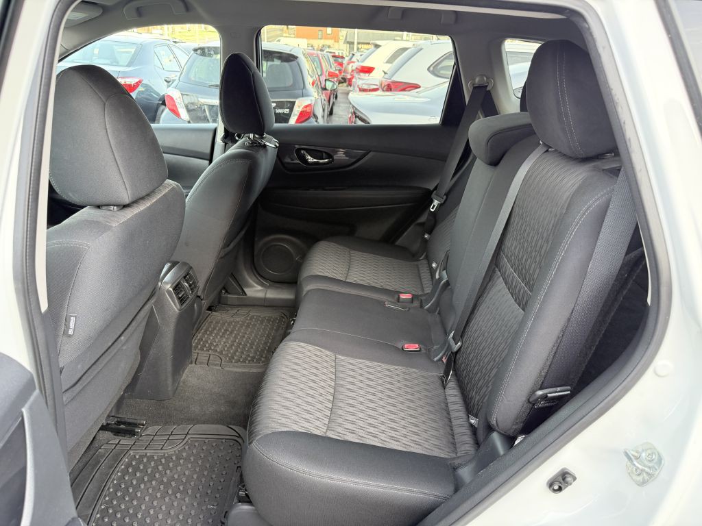 2018 Nissan Rogue Image 18