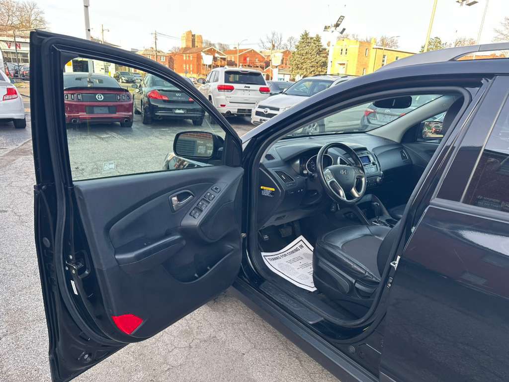 2012 Hyundai Tucson Image 11