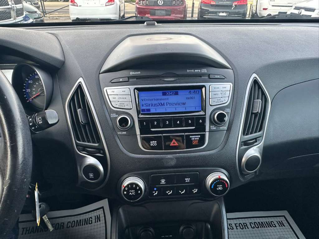 2012 Hyundai Tucson Image 16