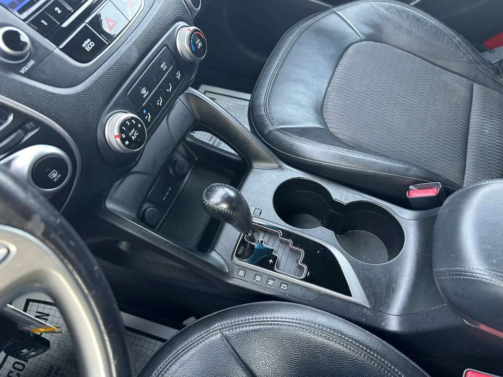 2012 Hyundai Tucson Image 17