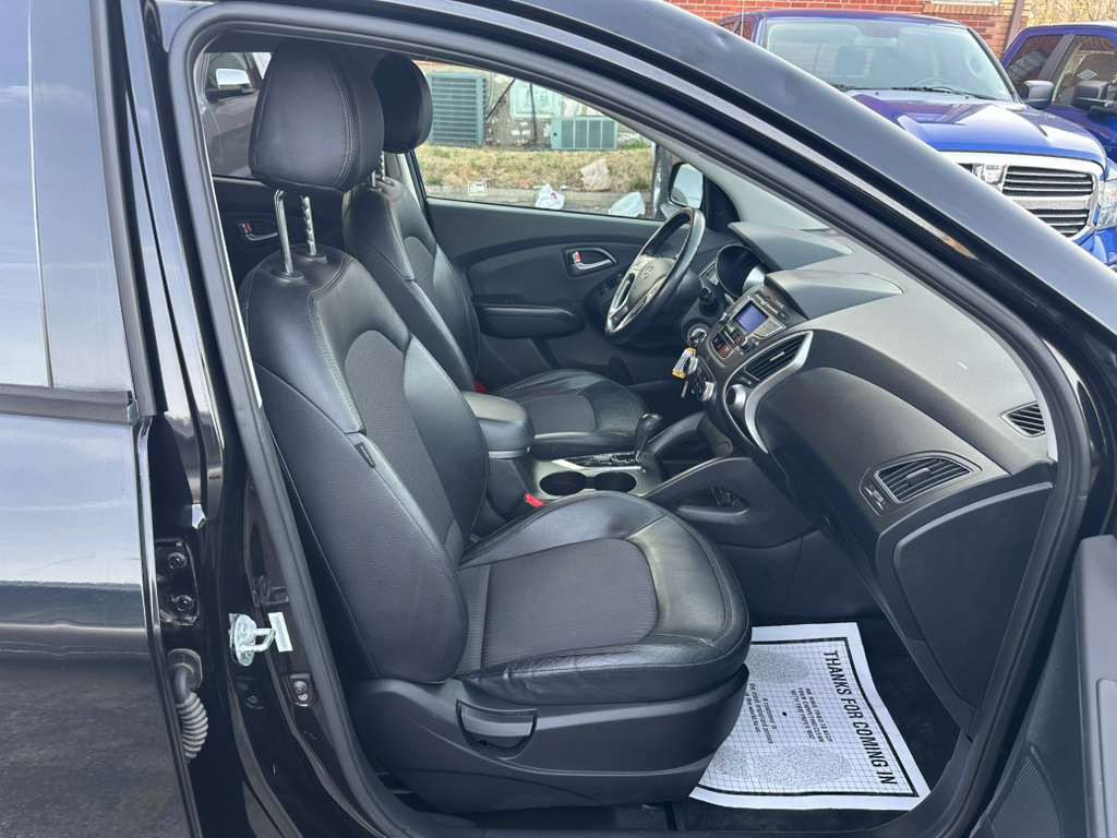 2012 Hyundai Tucson Image 21