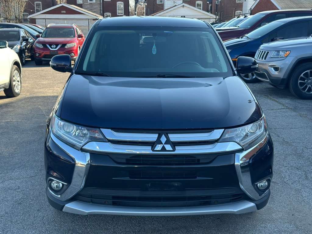 2016 Mitsubishi Outlander Image 2