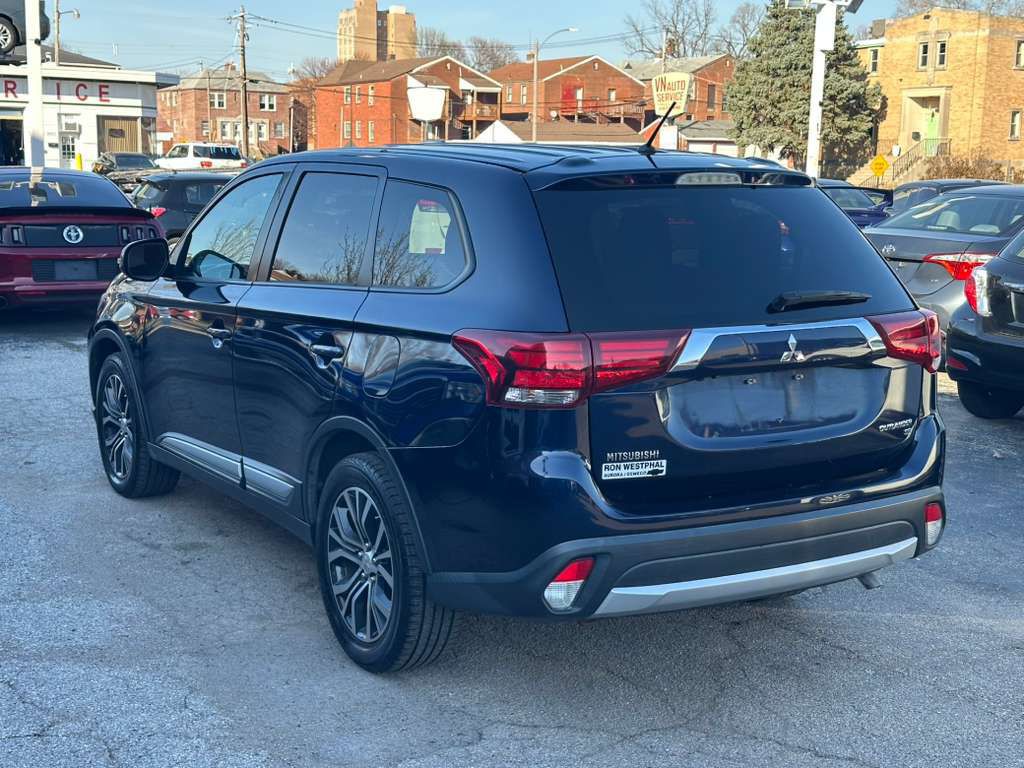 2016 Mitsubishi Outlander Image 8
