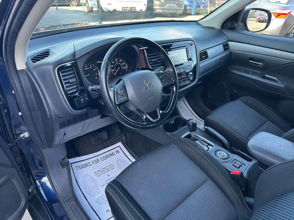 2016 Mitsubishi Outlander Image 11