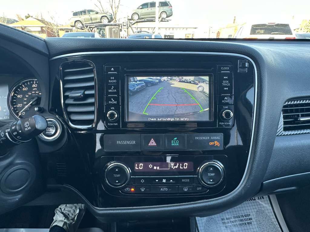 2016 Mitsubishi Outlander Image 17