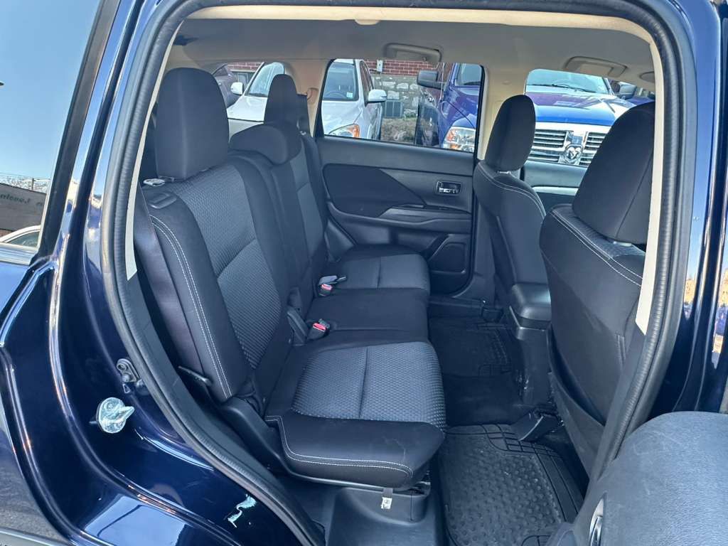 2016 Mitsubishi Outlander Image 20