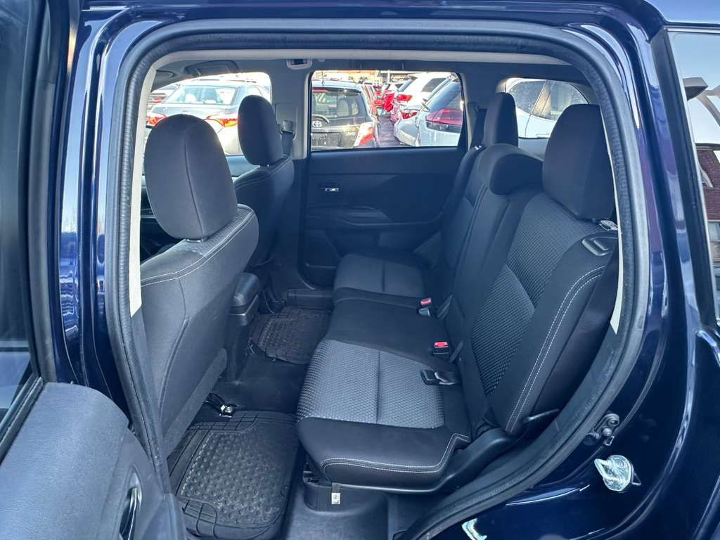 2016 Mitsubishi Outlander Image 21