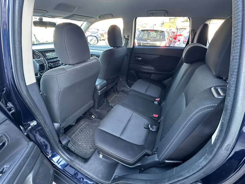 2016 Mitsubishi Outlander Image 22