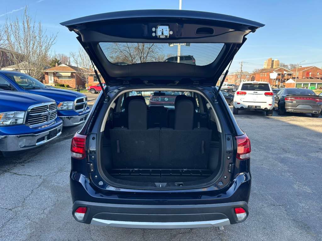 2016 Mitsubishi Outlander Image 25