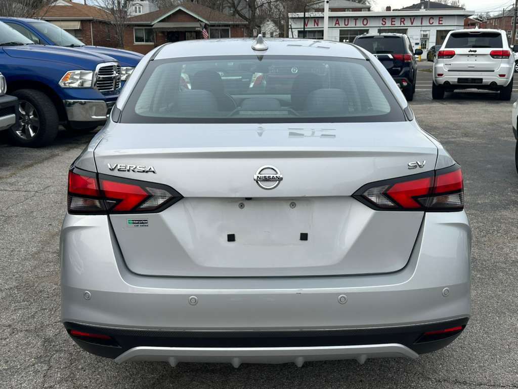 2020 Nissan Versa Image 9