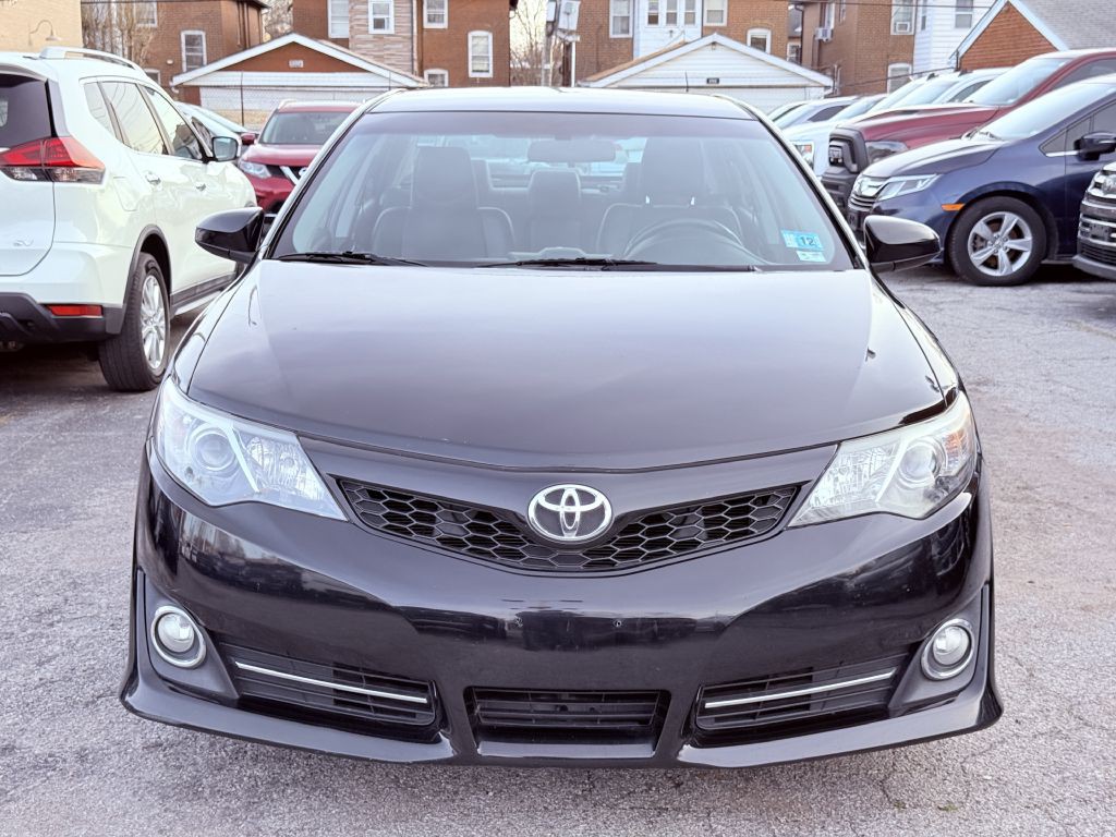 2013 Toyota Camry Image 2