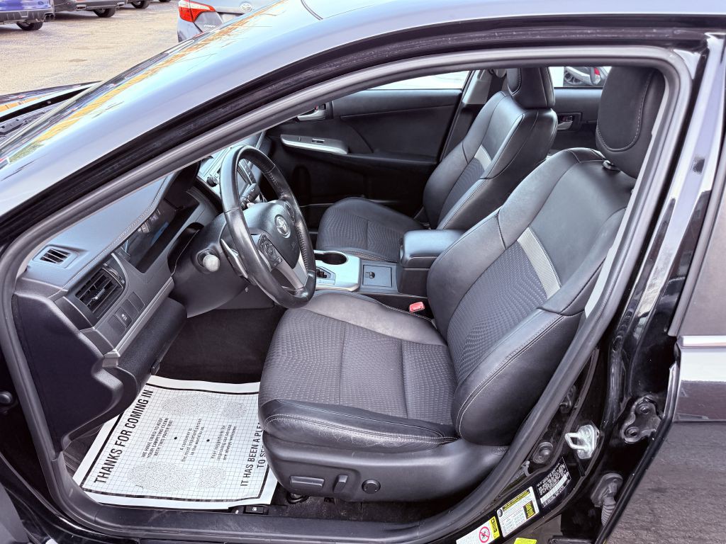 2013 Toyota Camry Image 10