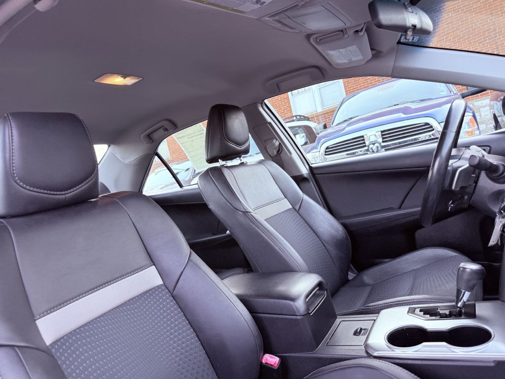 2013 Toyota Camry Image 14