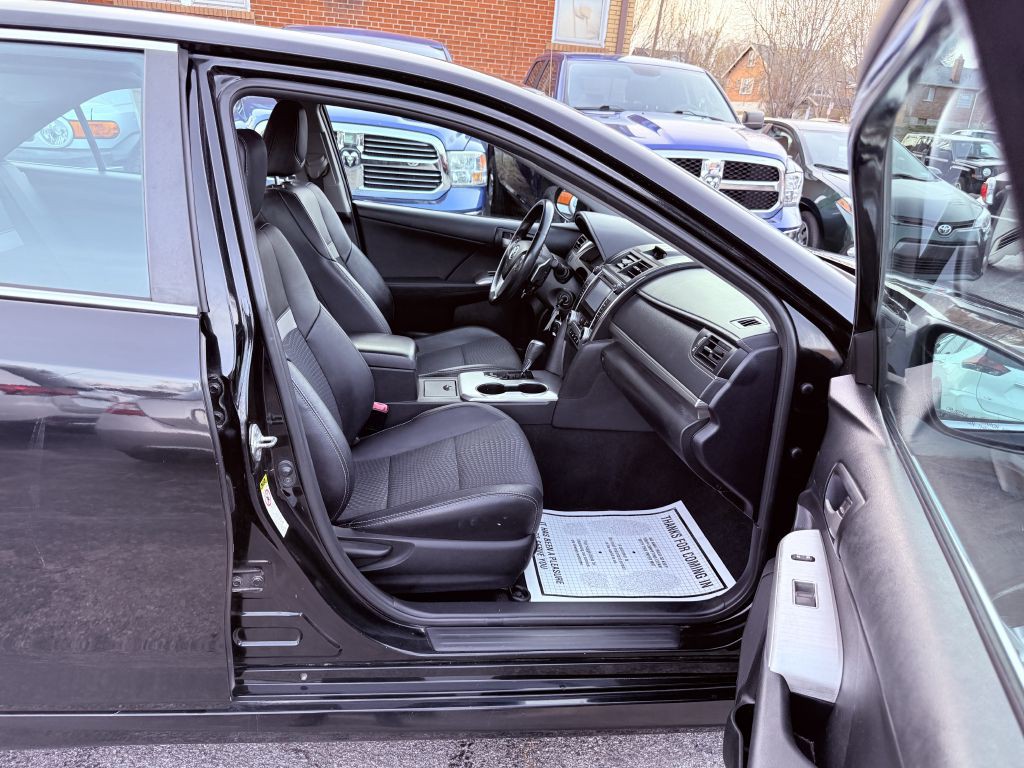 2013 Toyota Camry Image 15