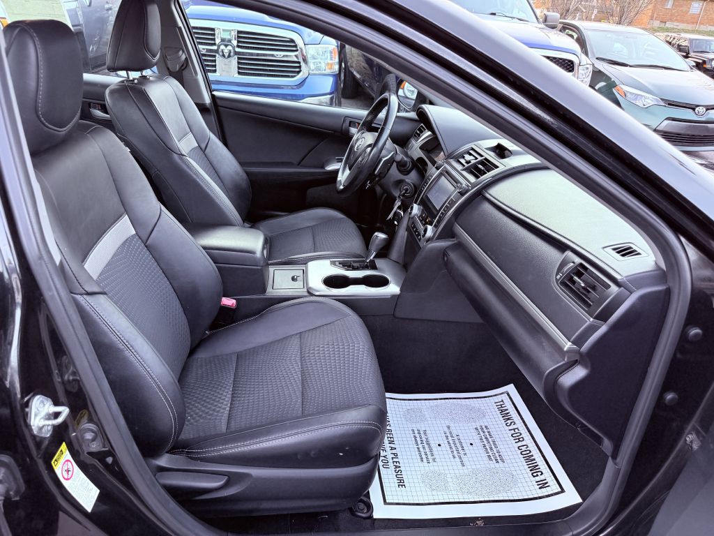 2013 Toyota Camry Image 16