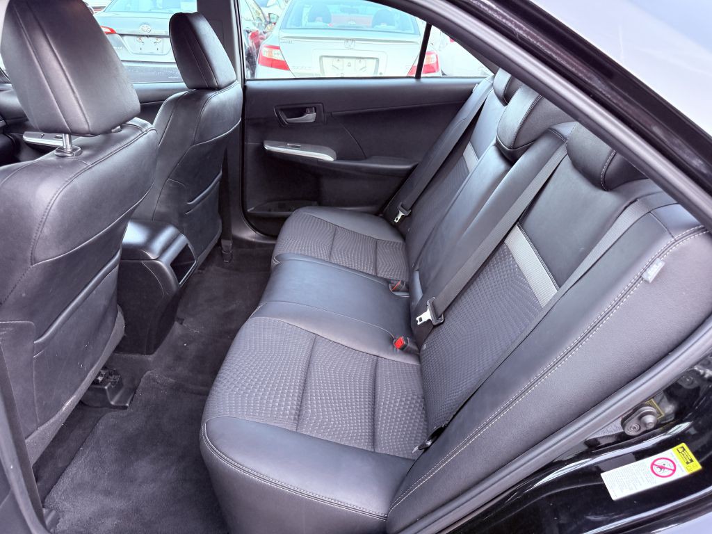 2013 Toyota Camry Image 19