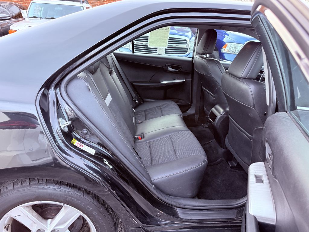 2013 Toyota Camry Image 20