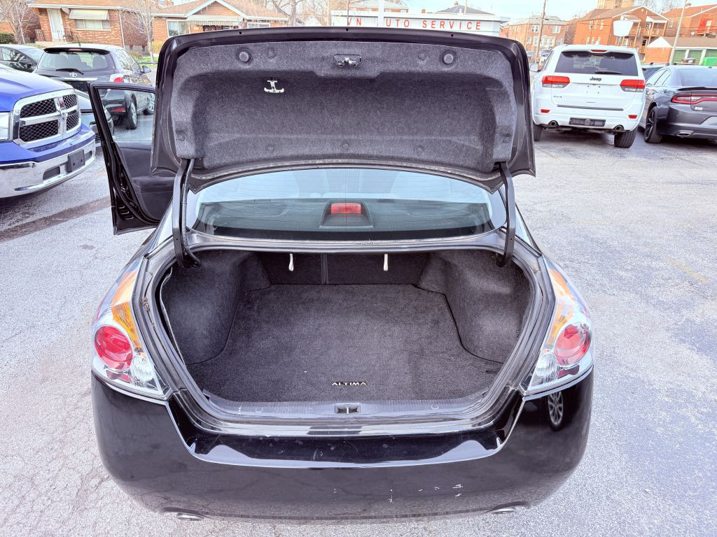 2012 Nissan Altima Image 8