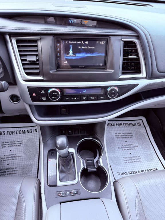2018 Toyota Highlander Image 16