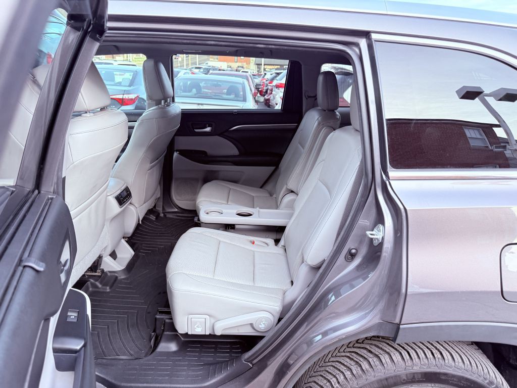 2018 Toyota Highlander Image 21
