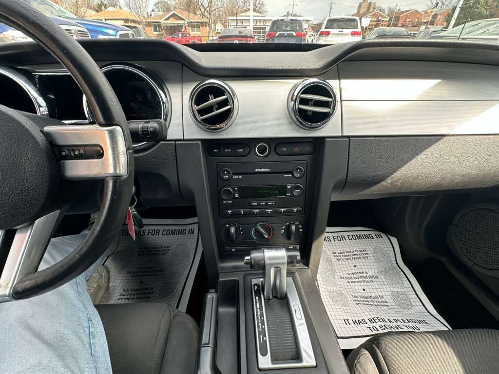 2006 Ford Mustang Image 15