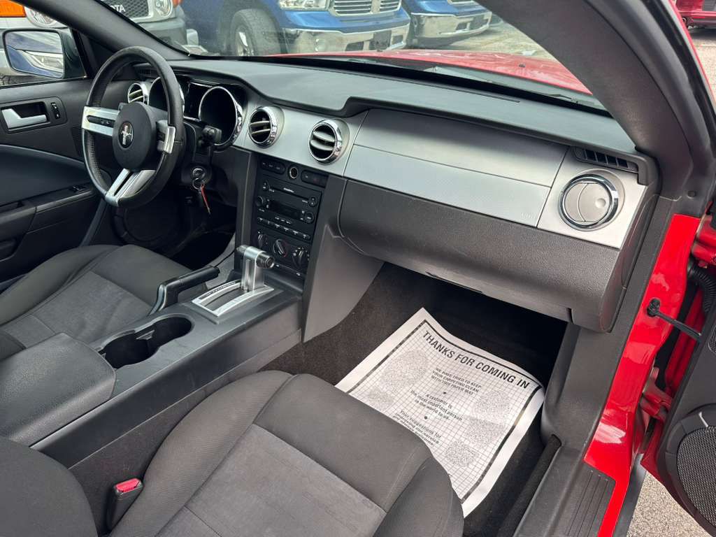 2006 Ford Mustang Image 17