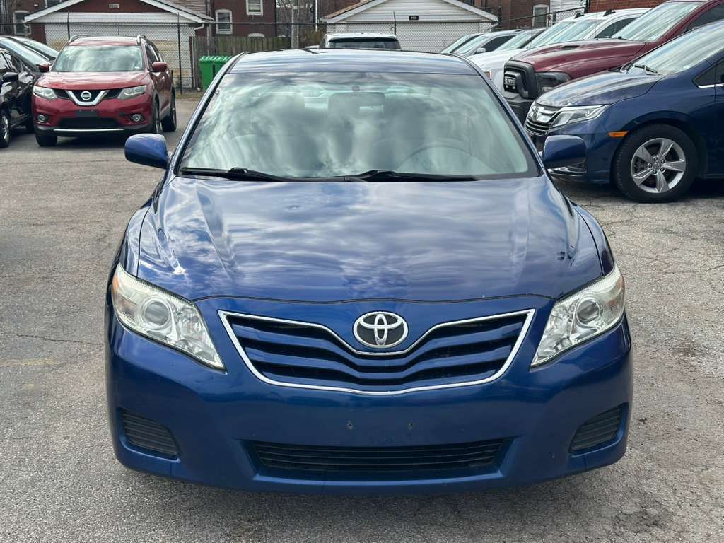 2011 Toyota Camry Image 2