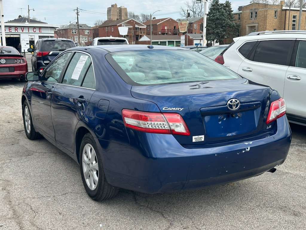 2011 Toyota Camry Image 5