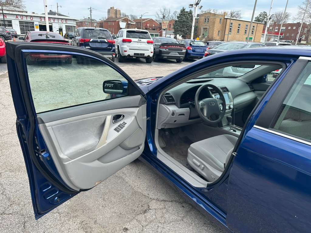 2011 Toyota Camry Image 10